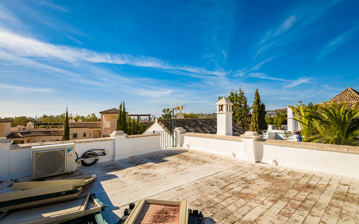 2 Bed Townhouse for sale in Nueva Andalucía Costa Del Sol, Málaga, Spain