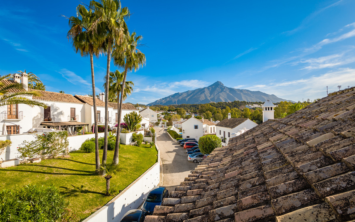 2 Bed Townhouse for sale in Nueva Andalucía Costa Del Sol, Málaga, Spain