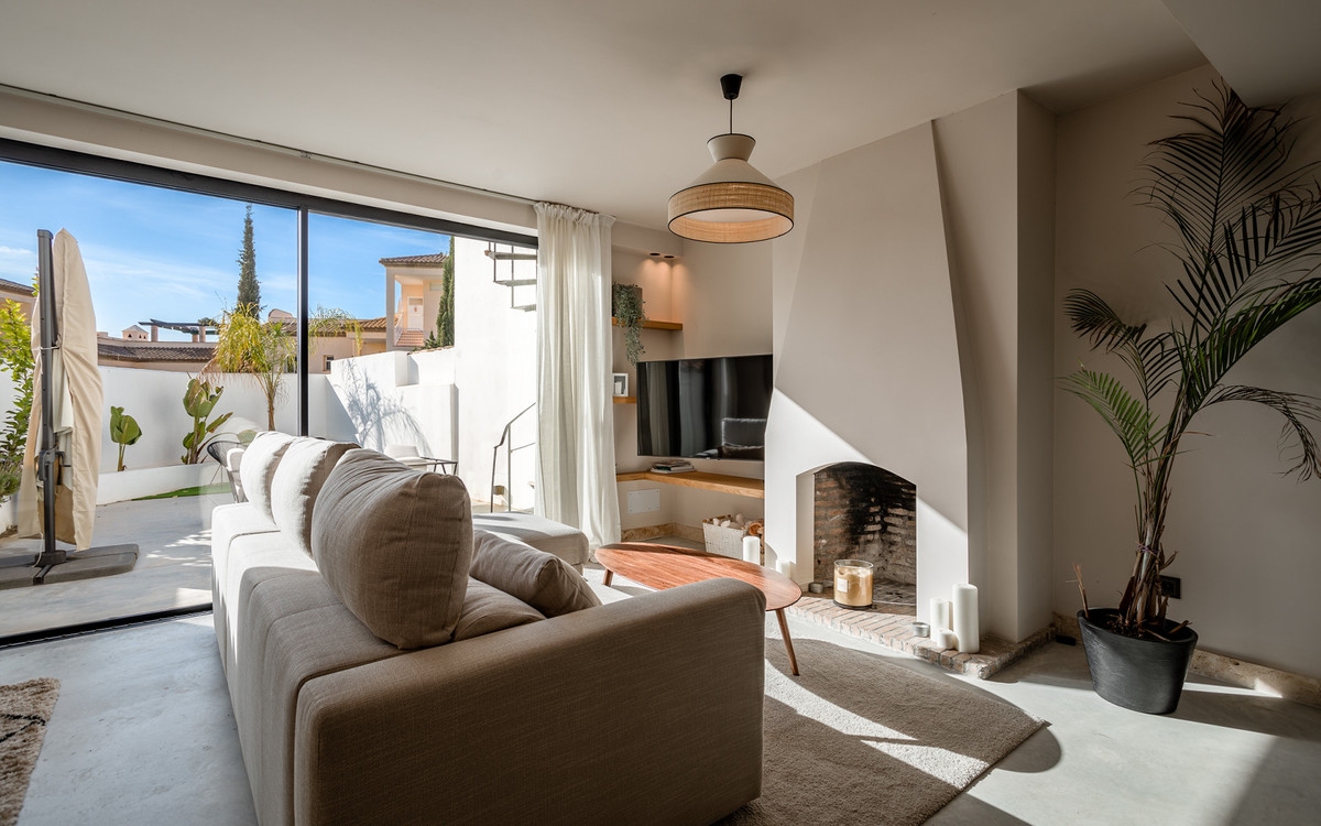 2 Bed Townhouse for sale in Nueva Andalucía Costa Del Sol, Málaga, Spain