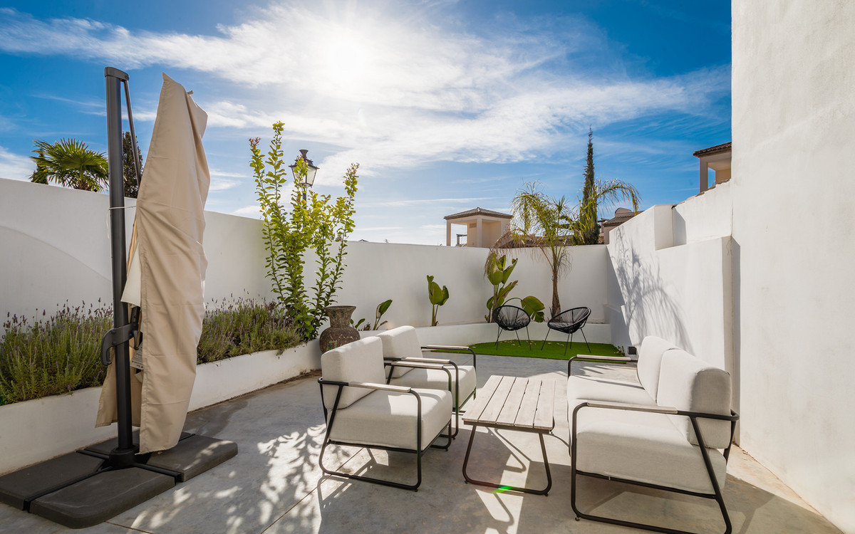 2 Bed Townhouse for sale in Nueva Andalucía Costa Del Sol, Málaga, Spain