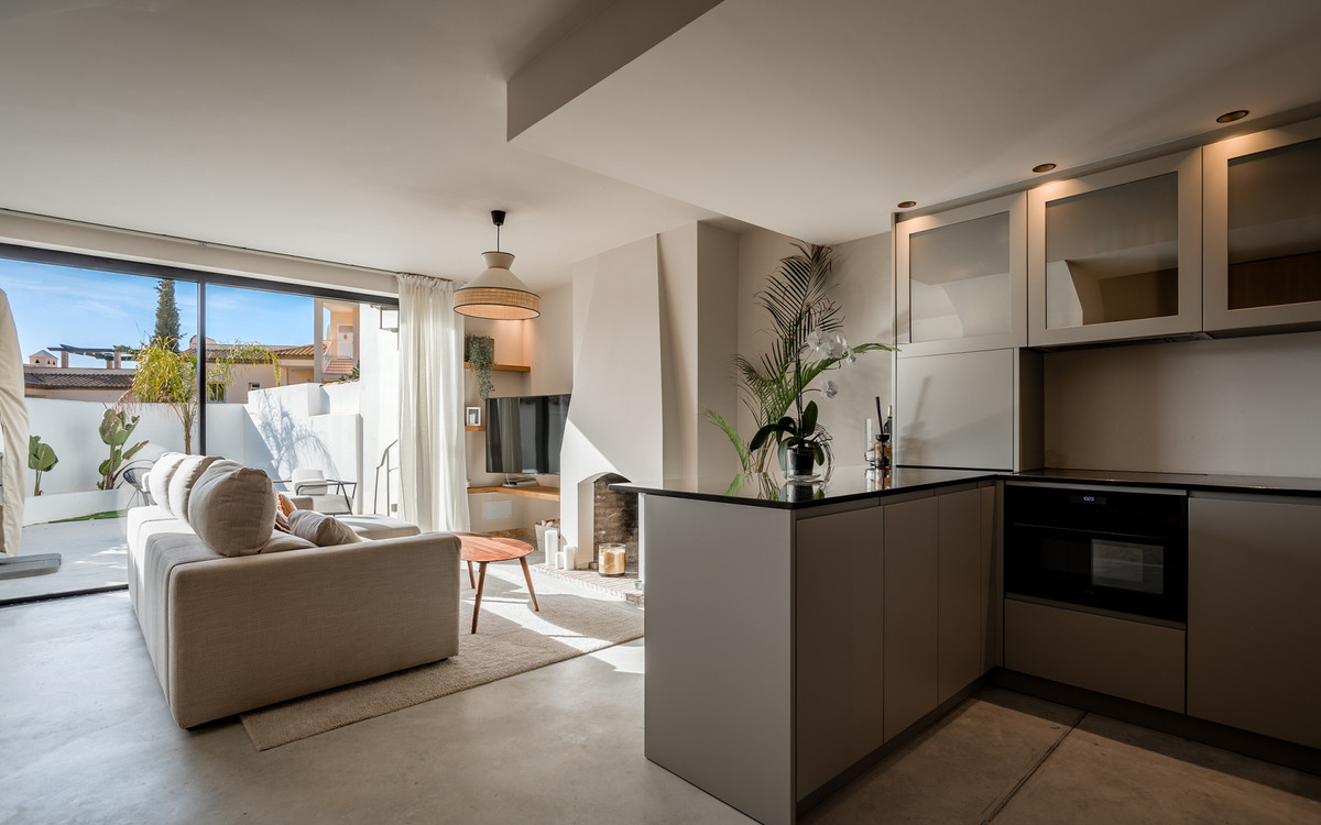 2 Bed Townhouse for sale in Nueva Andalucía Costa Del Sol, Málaga, Spain