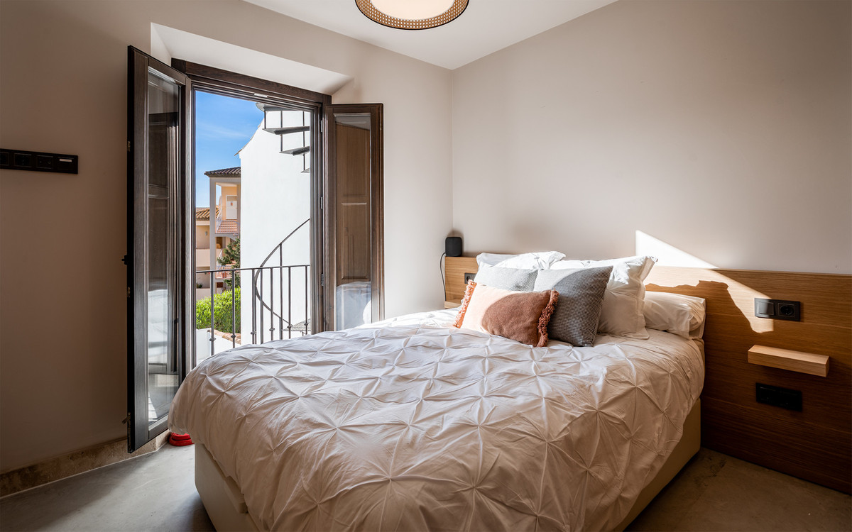2 Bed Townhouse for sale in Nueva Andalucía Costa Del Sol, Málaga, Spain