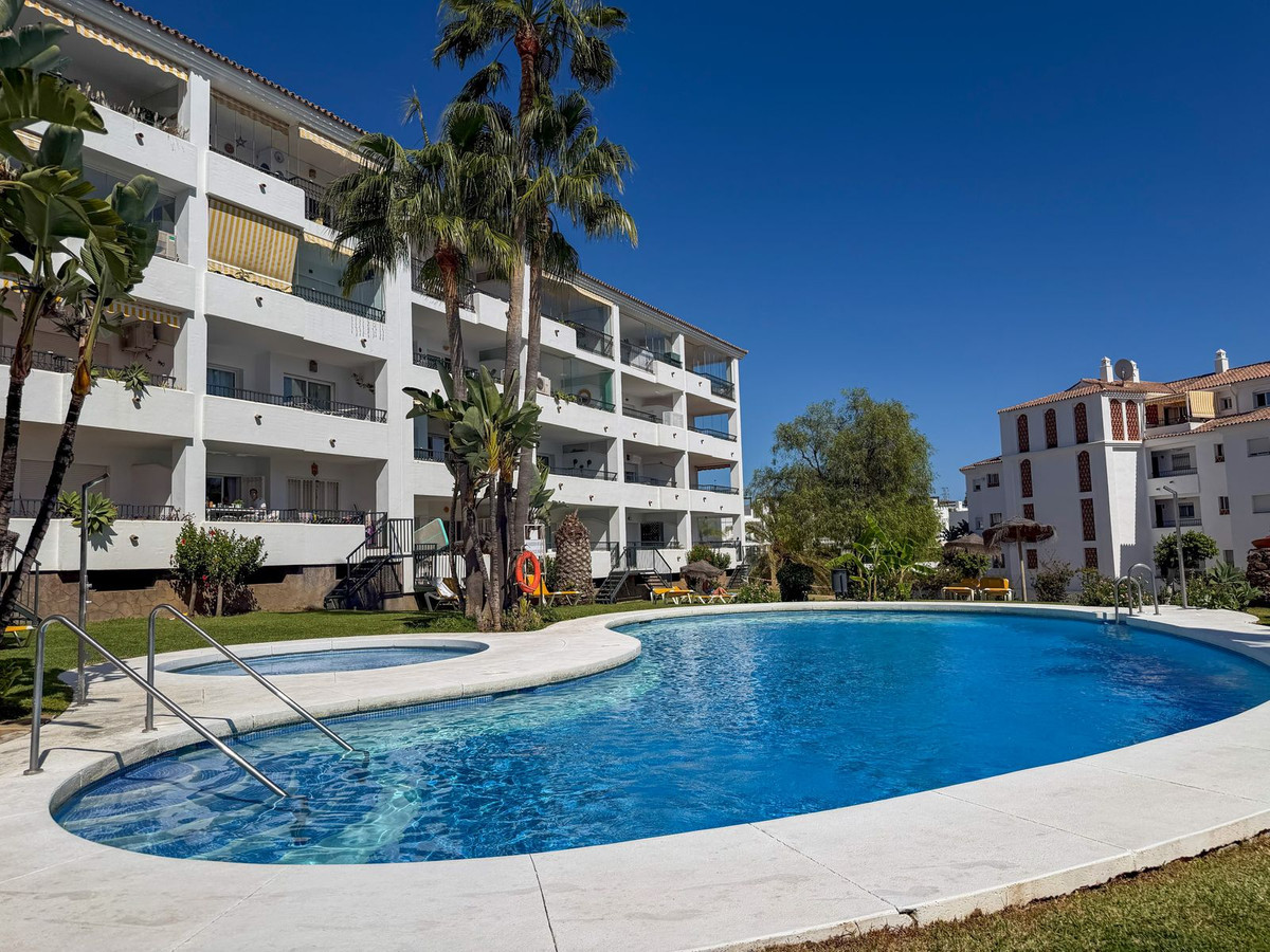 2 Bed Apartment for sale in Calahonda Costa Del Sol, Málaga, Spain
