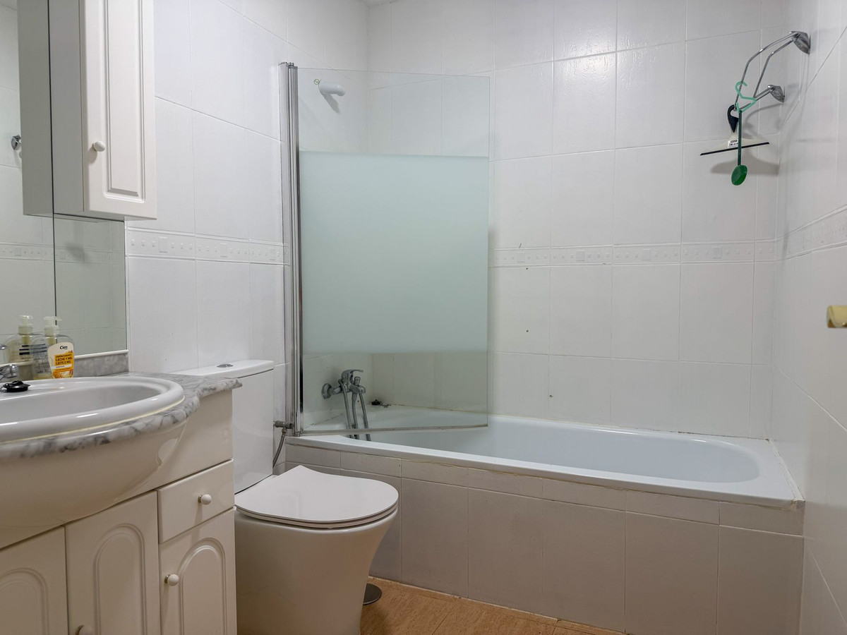 2 Bed Apartment for sale in Calahonda Costa Del Sol, Málaga, Spain
