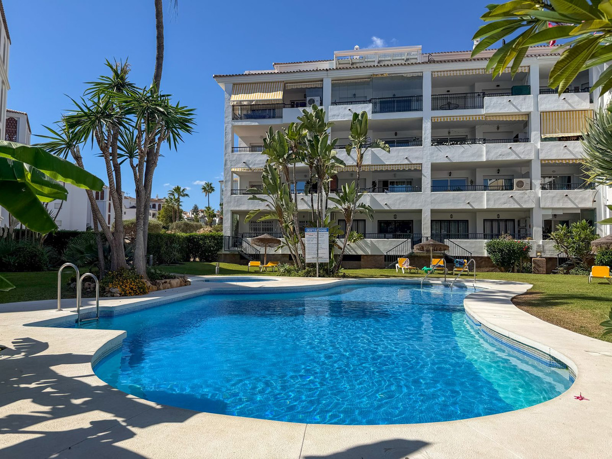 2 Bed Apartment for sale in Calahonda Costa Del Sol, Málaga, Spain