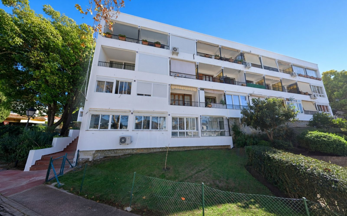 2 Bed Apartment for sale in La Campana Costa Del Sol, Málaga, Spain