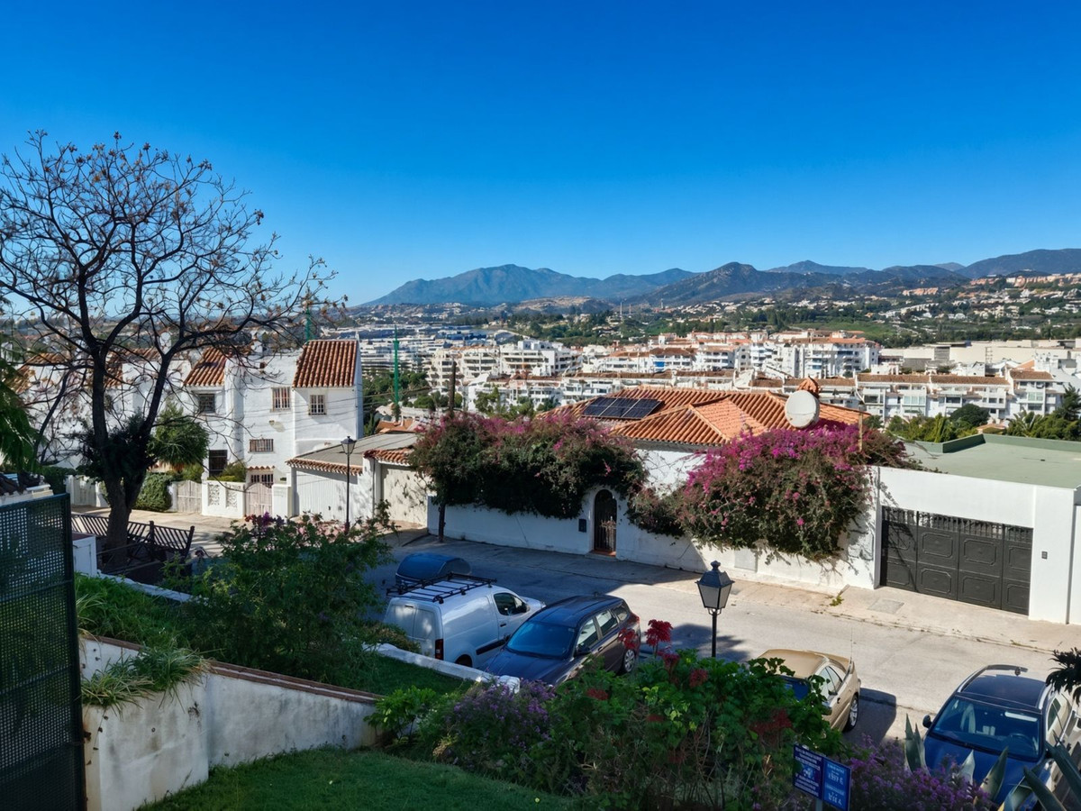 2 Bed Apartment for sale in La Campana Costa Del Sol, Málaga, Spain