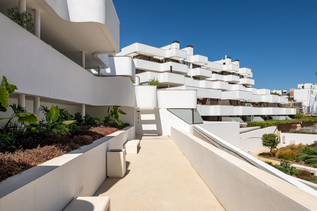 3 Bed Apartment for sale in Estepona Costa Del Sol, Málaga, Spain