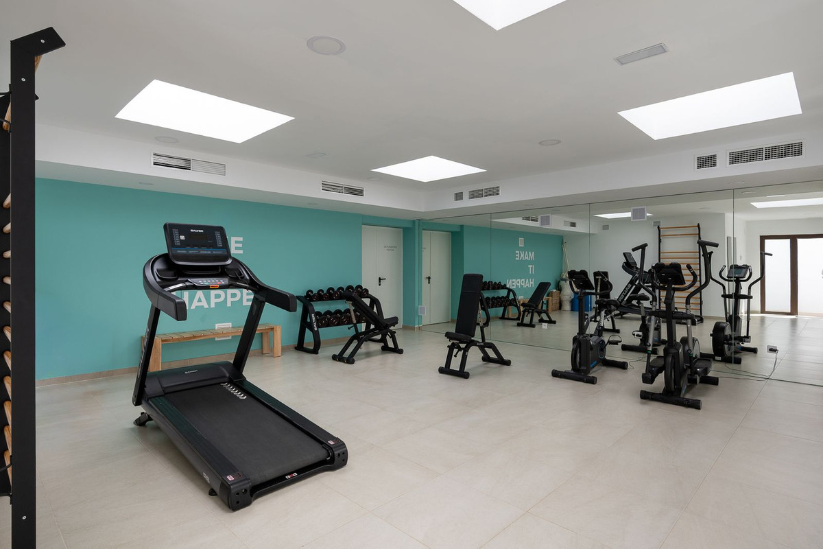 3 Bed Apartment for sale in Estepona Costa Del Sol, Málaga, Spain