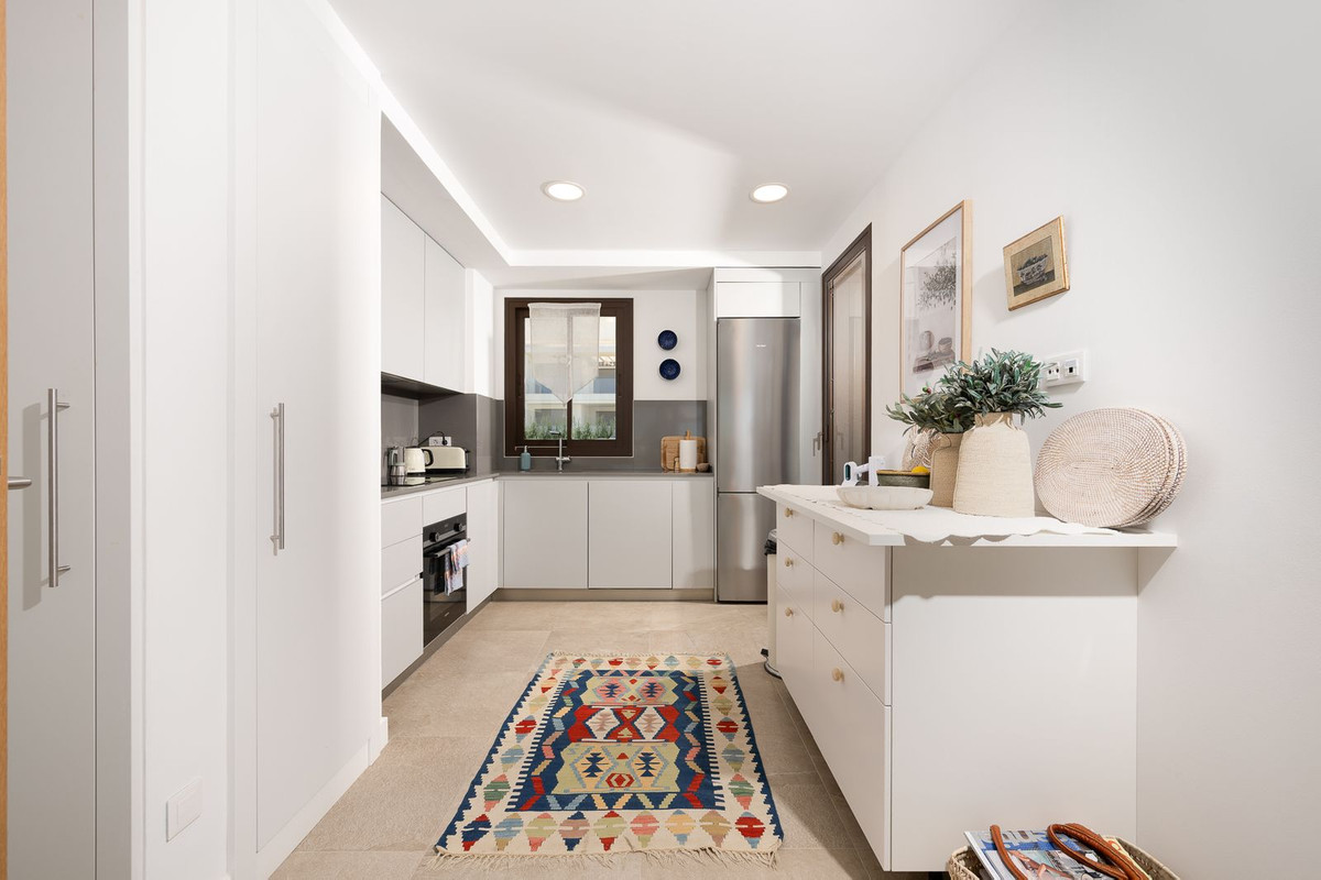 3 Bed Apartment for sale in Estepona Costa Del Sol, Málaga, Spain