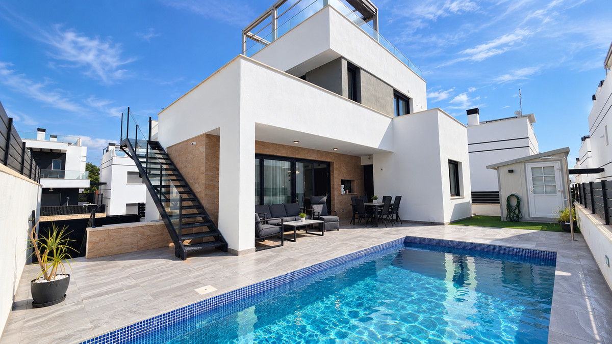 6 Bed Townhouse for sale in Villamartin Costa Blanca, Alicante, Spain