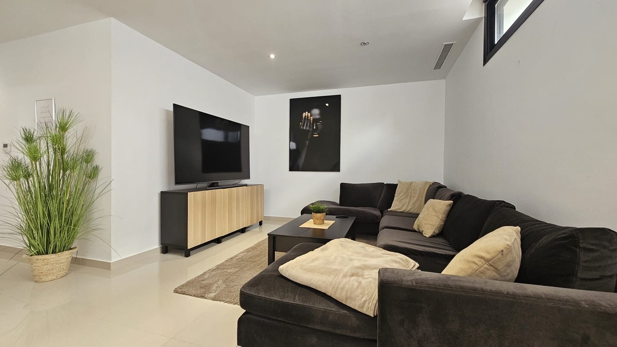 6 Bed Townhouse for sale in Villamartin Costa Blanca, Alicante, Spain