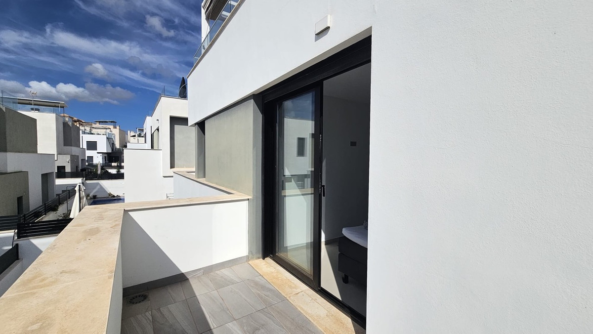 6 Bed Townhouse for sale in Villamartin Costa Blanca, Alicante, Spain
