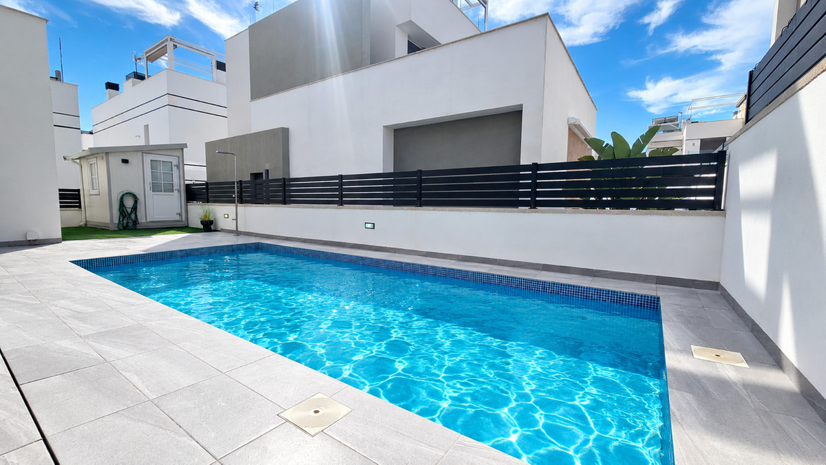 6 Bed Townhouse for sale in Villamartin Costa Blanca, Alicante, Spain