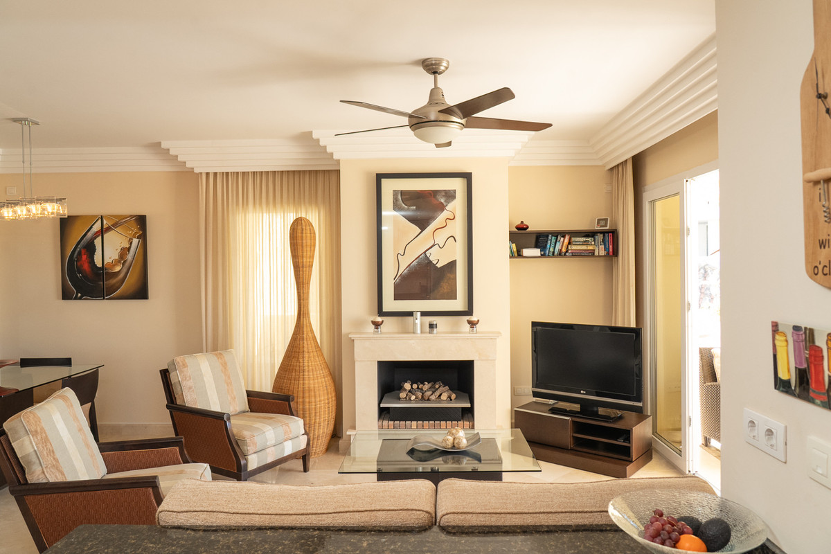 2 Bed Apartment for sale in Casares Costa Del Sol, Málaga, Spain