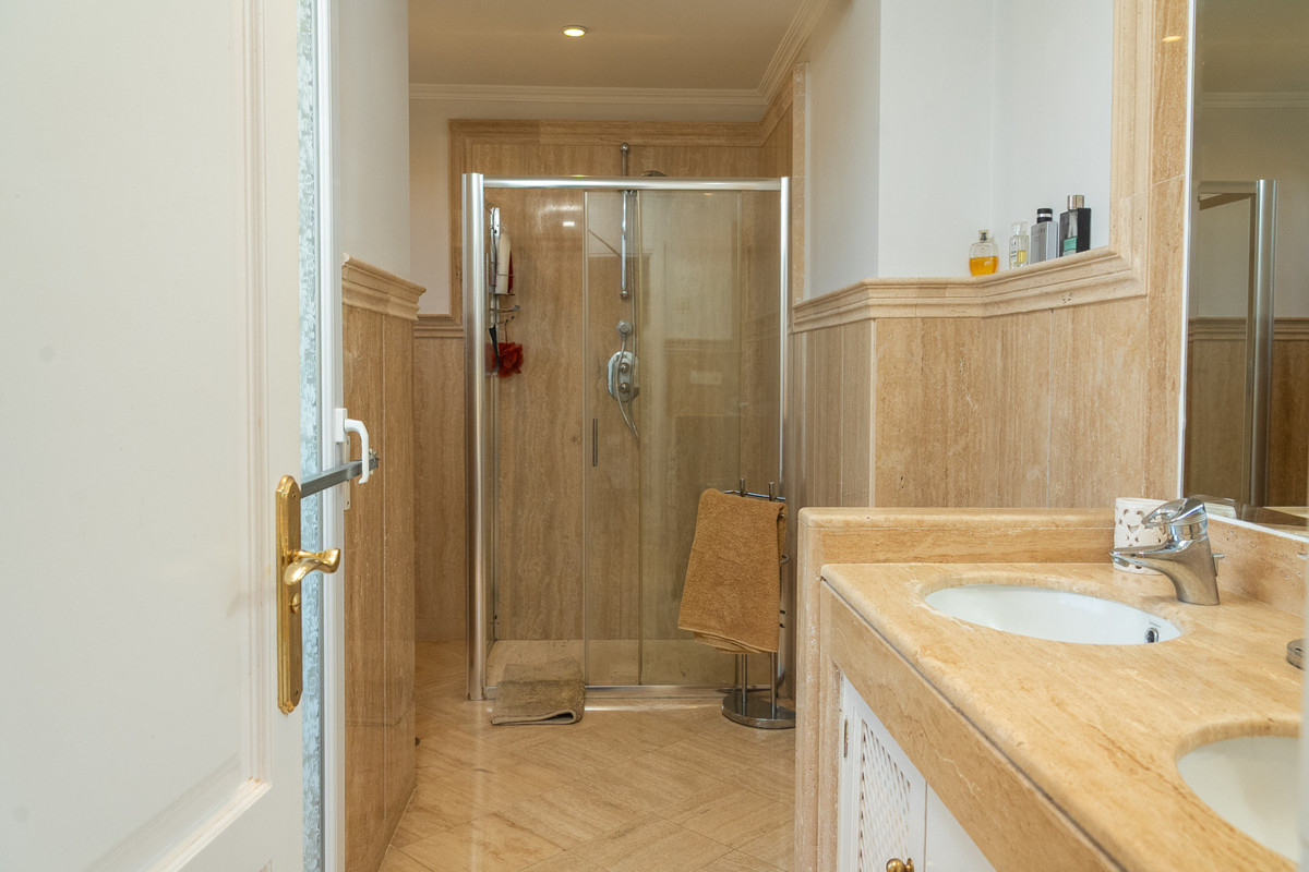 3 Bed Apartment for sale in Casares Costa Del Sol, Málaga, Spain