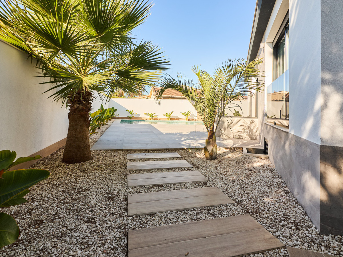 5 Bed Townhouse for sale in Rojales Costa Blanca, Alicante, Spain