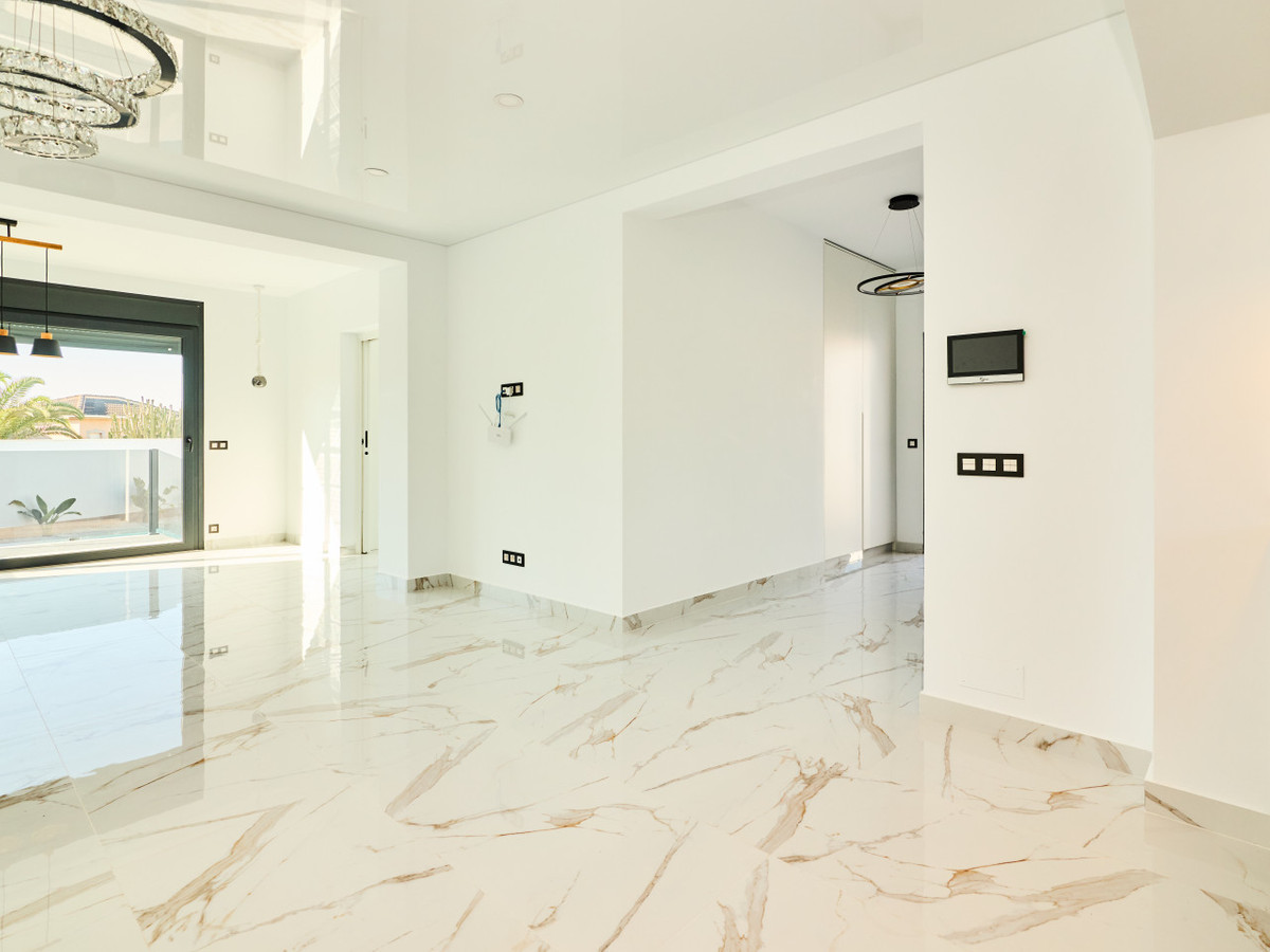 5 Bed Townhouse for sale in Rojales Costa Blanca, Alicante, Spain