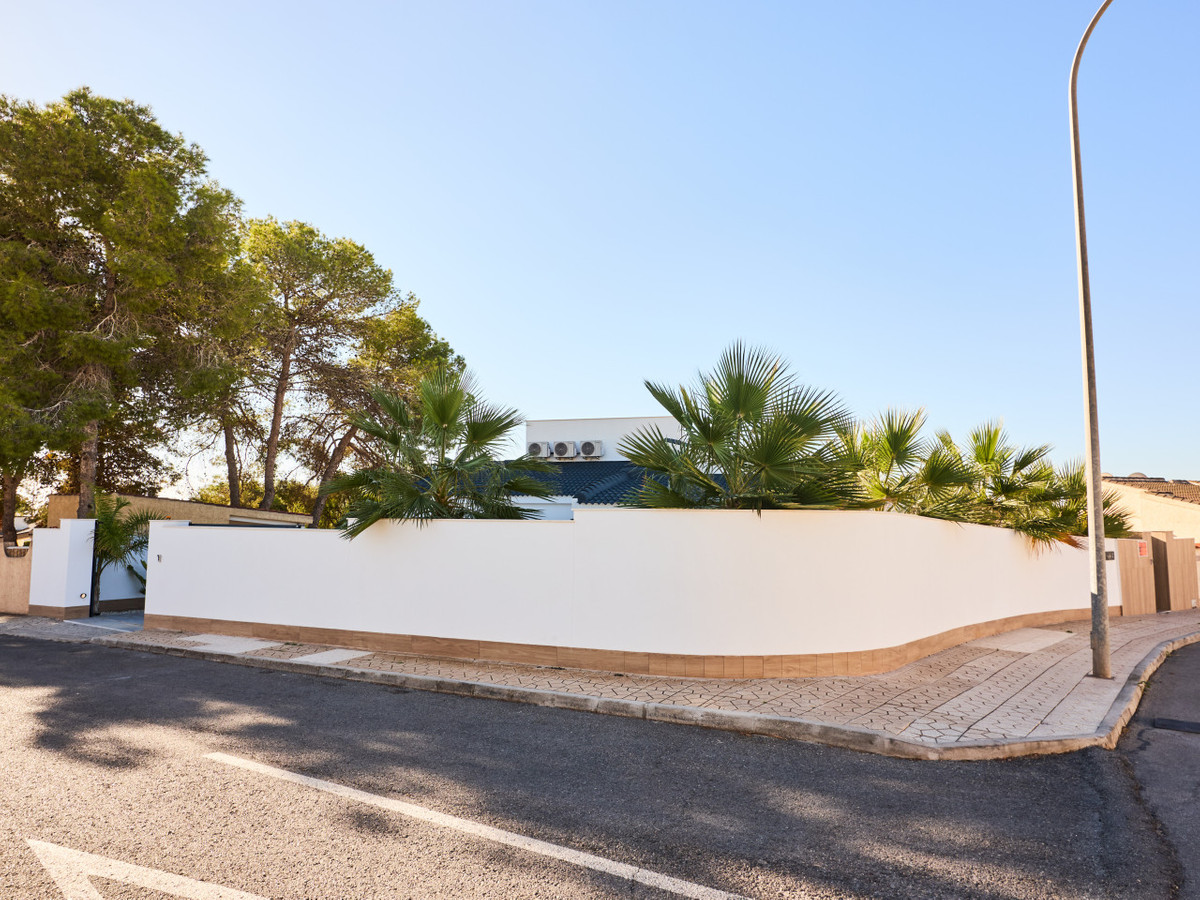 5 Bed Townhouse for sale in Rojales Costa Blanca, Alicante, Spain