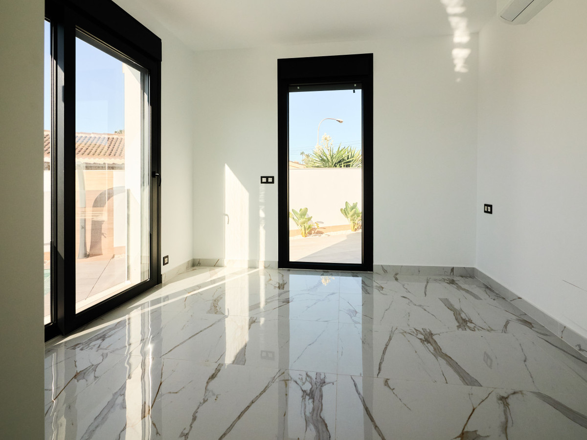5 Bed Townhouse for sale in Rojales Costa Blanca, Alicante, Spain