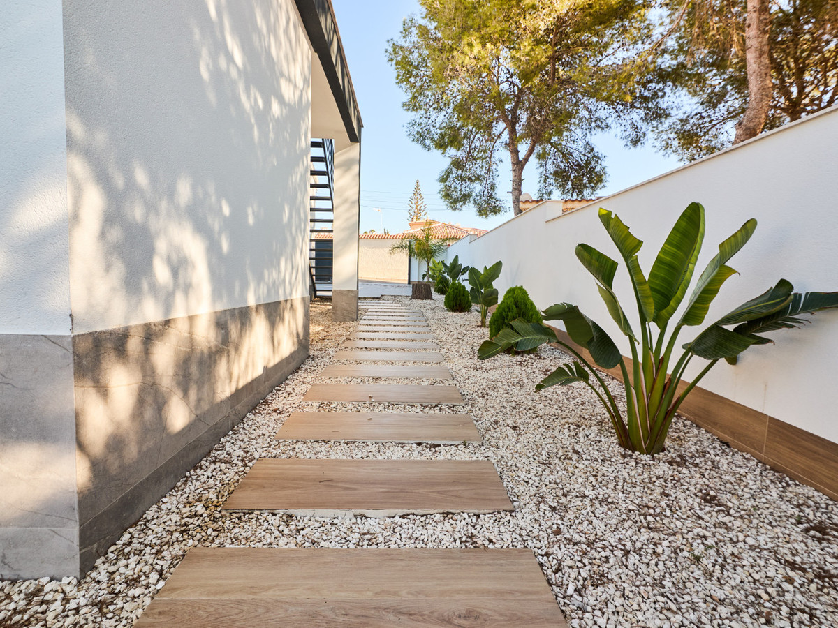 5 Bed Townhouse for sale in Rojales Costa Blanca, Alicante, Spain