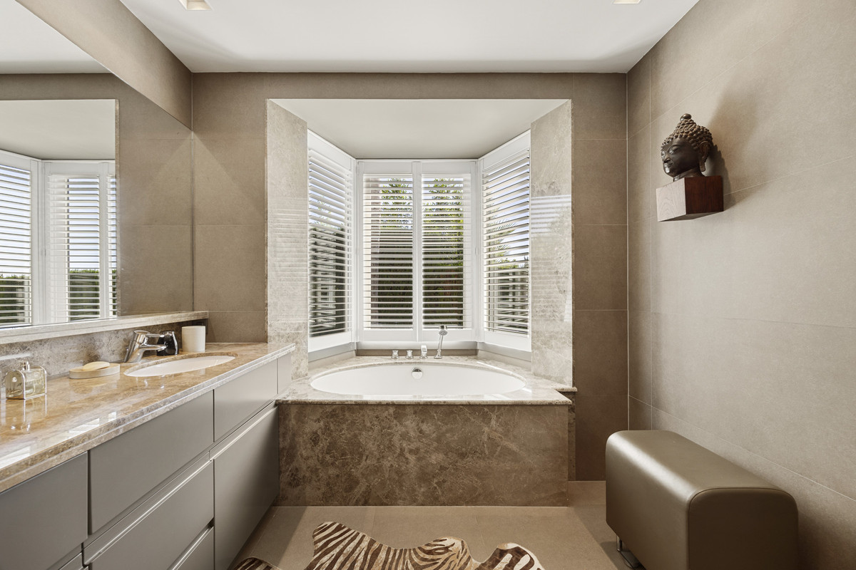 2 Bed Townhouse for sale in Marbella Costa Del Sol, Málaga, Spain