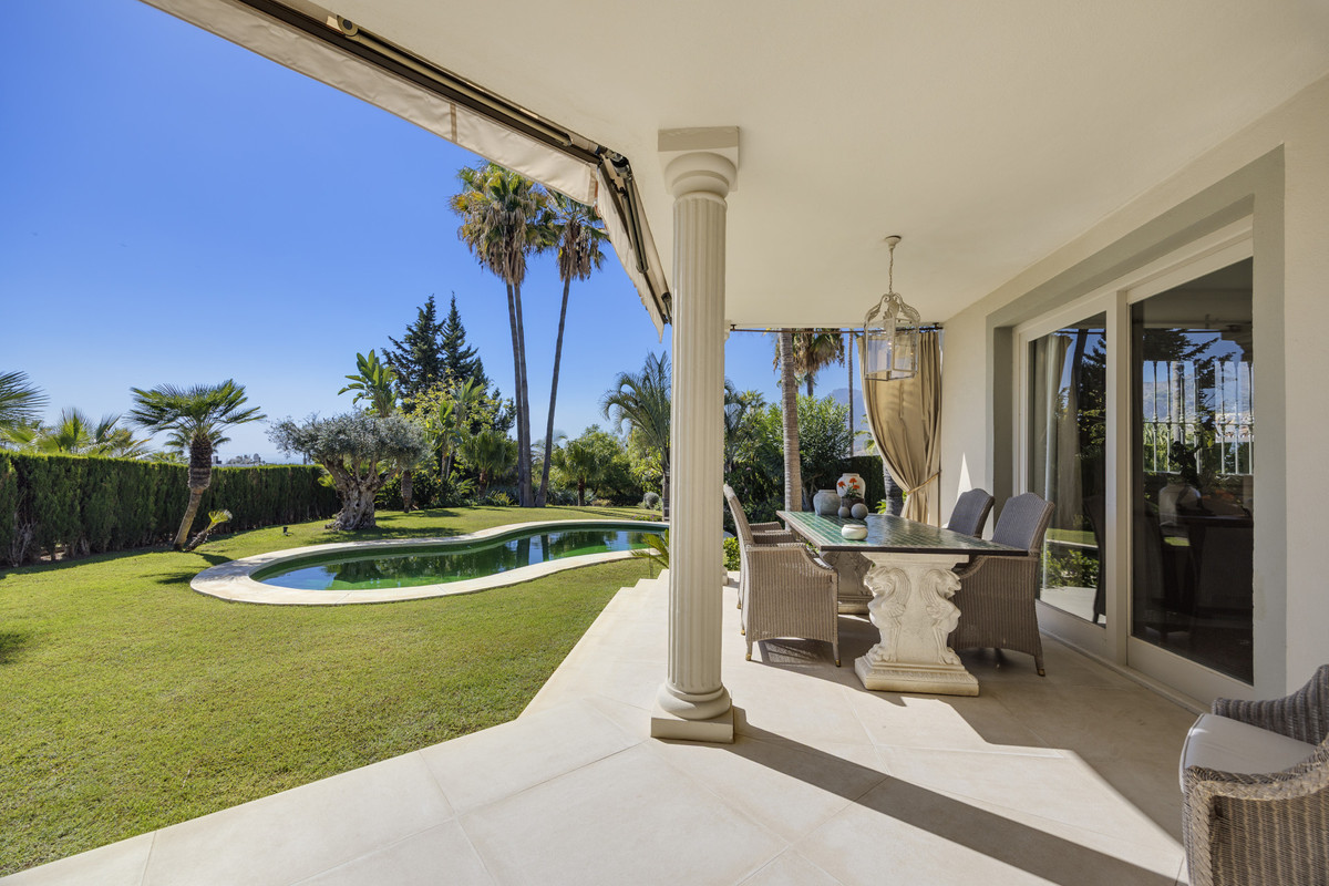 2 Bed Townhouse for sale in Marbella Costa Del Sol, Málaga, Spain