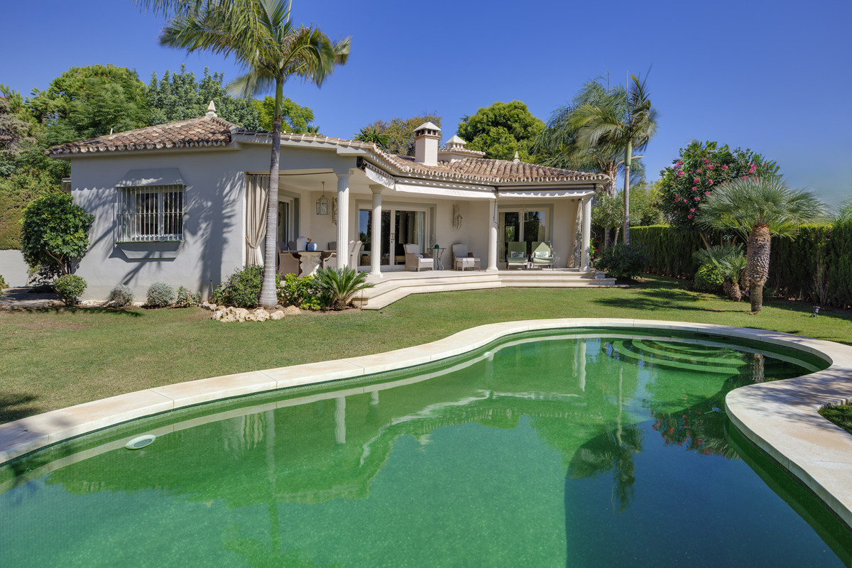 2 Bed Townhouse for sale in Marbella Costa Del Sol, Málaga, Spain