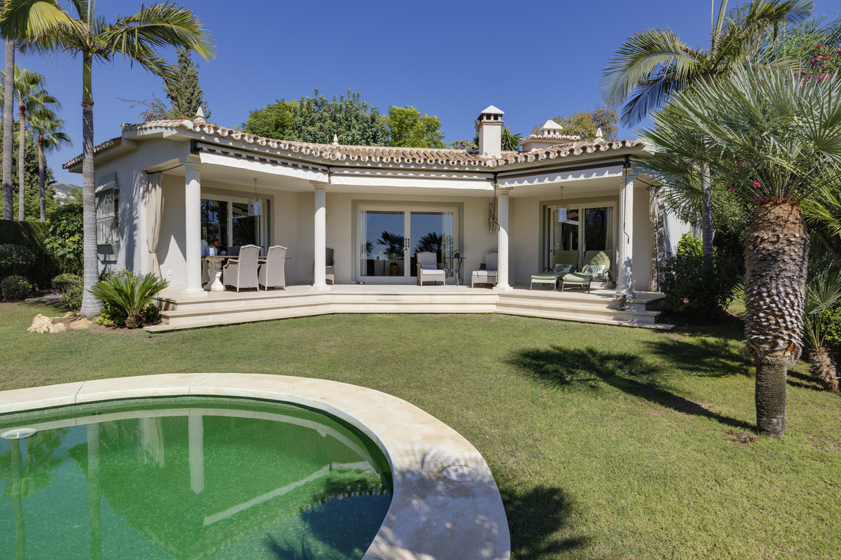 2 Bed Townhouse for sale in Marbella Costa Del Sol, Málaga, Spain
