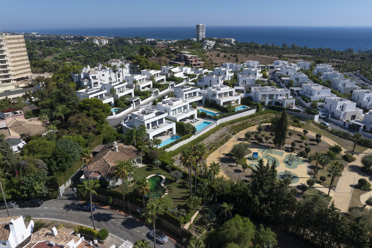 2 Bed Townhouse for sale in Marbella Costa Del Sol, Málaga, Spain