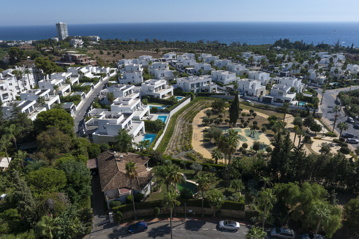 2 Bed Townhouse for sale in Marbella Costa Del Sol, Málaga, Spain