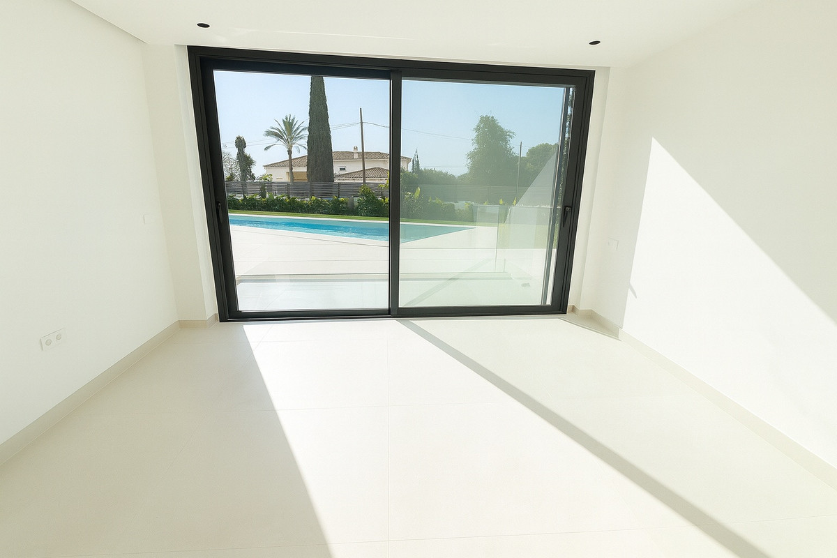5 Bed Townhouse for sale in El Chaparral Costa Del Sol, Málaga, Spain