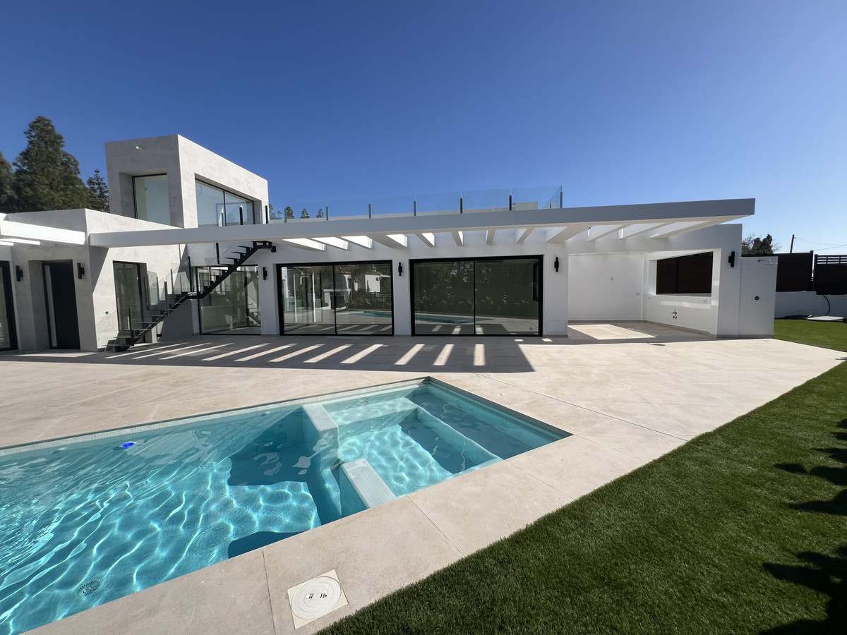 5 Bed Townhouse for sale in El Chaparral Costa Del Sol, Málaga, Spain