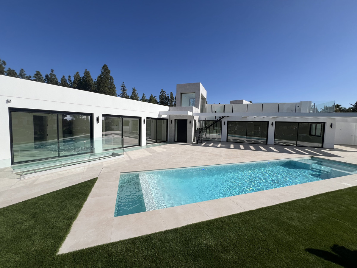 5 Bed Townhouse for sale in El Chaparral Costa Del Sol, Málaga, Spain