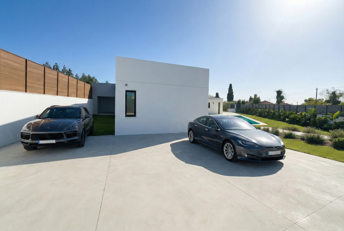 5 Bed Townhouse for sale in El Chaparral Costa Del Sol, Málaga, Spain