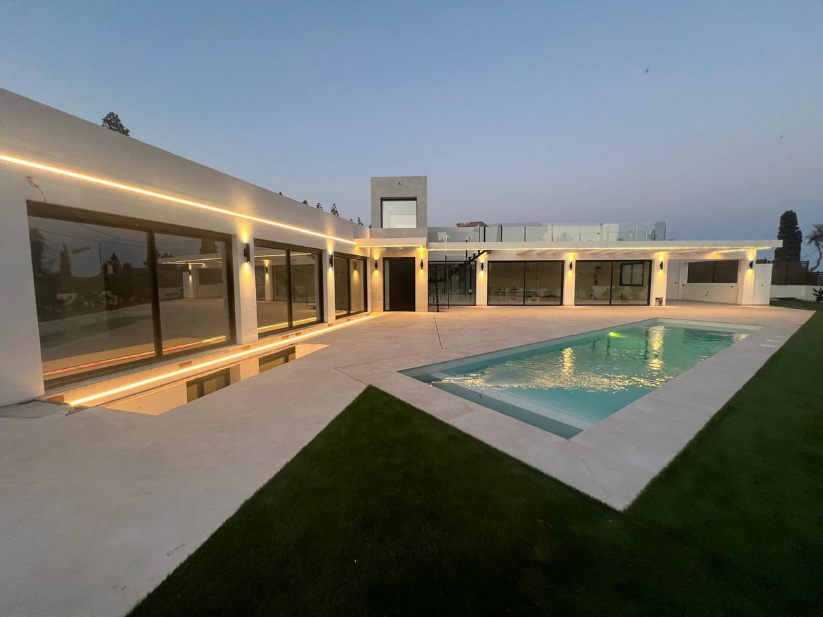 5 Bed Townhouse for sale in El Chaparral Costa Del Sol, Málaga, Spain
