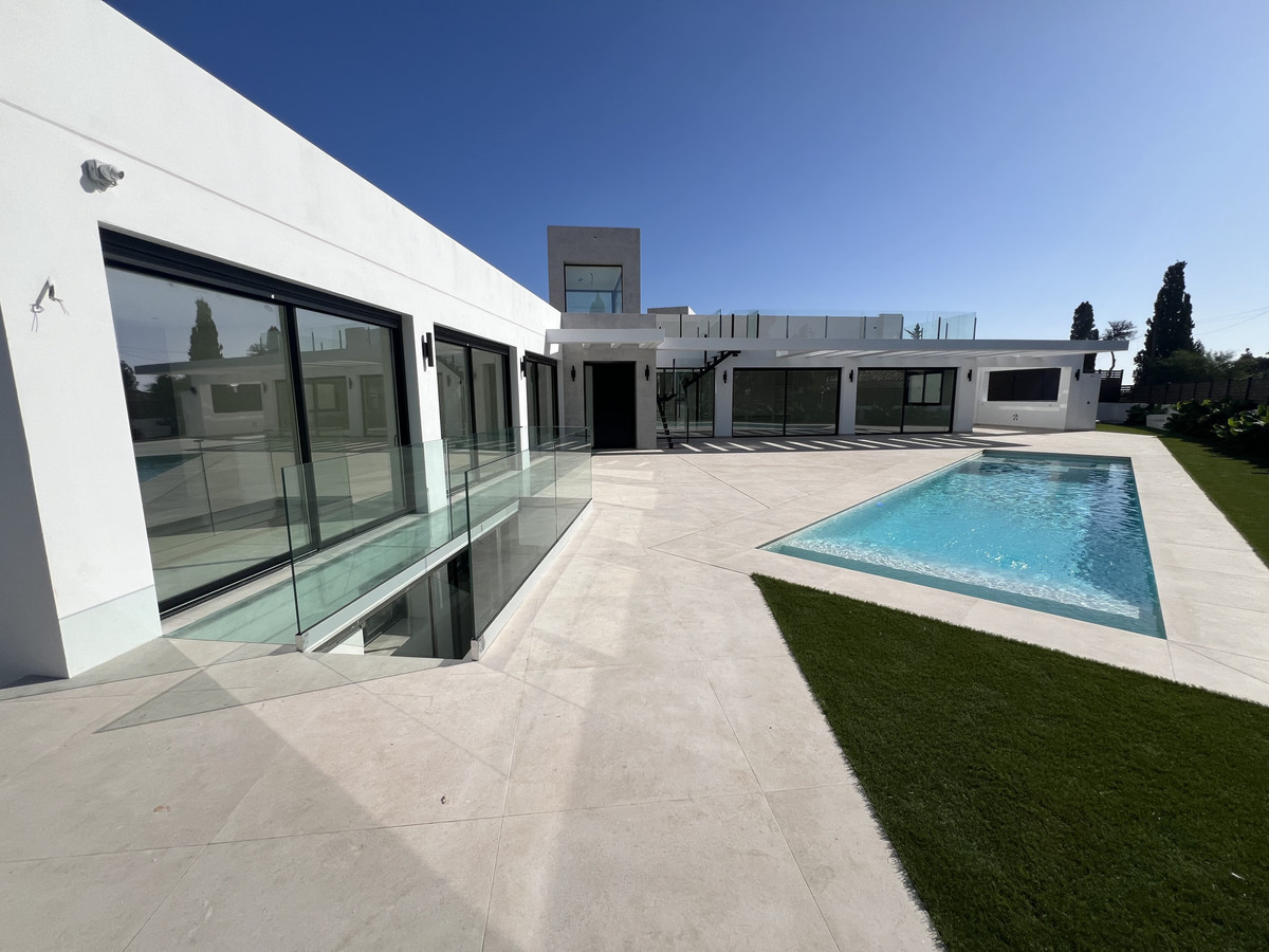 5 Bed Townhouse for sale in El Chaparral Costa Del Sol, Málaga, Spain