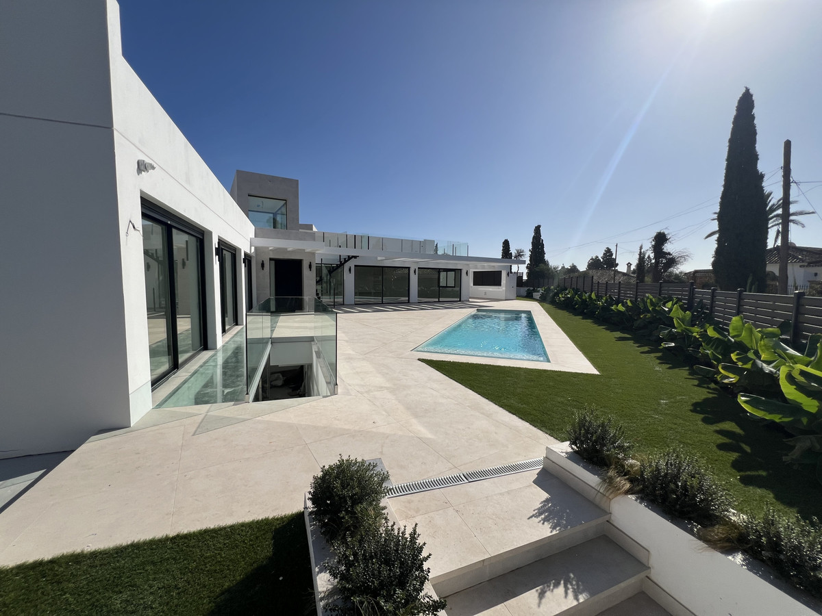 5 Bed Townhouse for sale in El Chaparral Costa Del Sol, Málaga, Spain