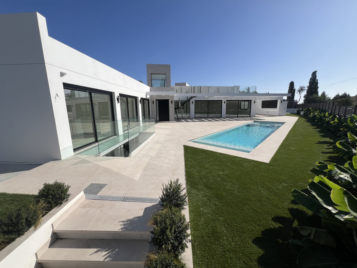 5 Bed Townhouse for sale in El Chaparral Costa Del Sol, Málaga, Spain