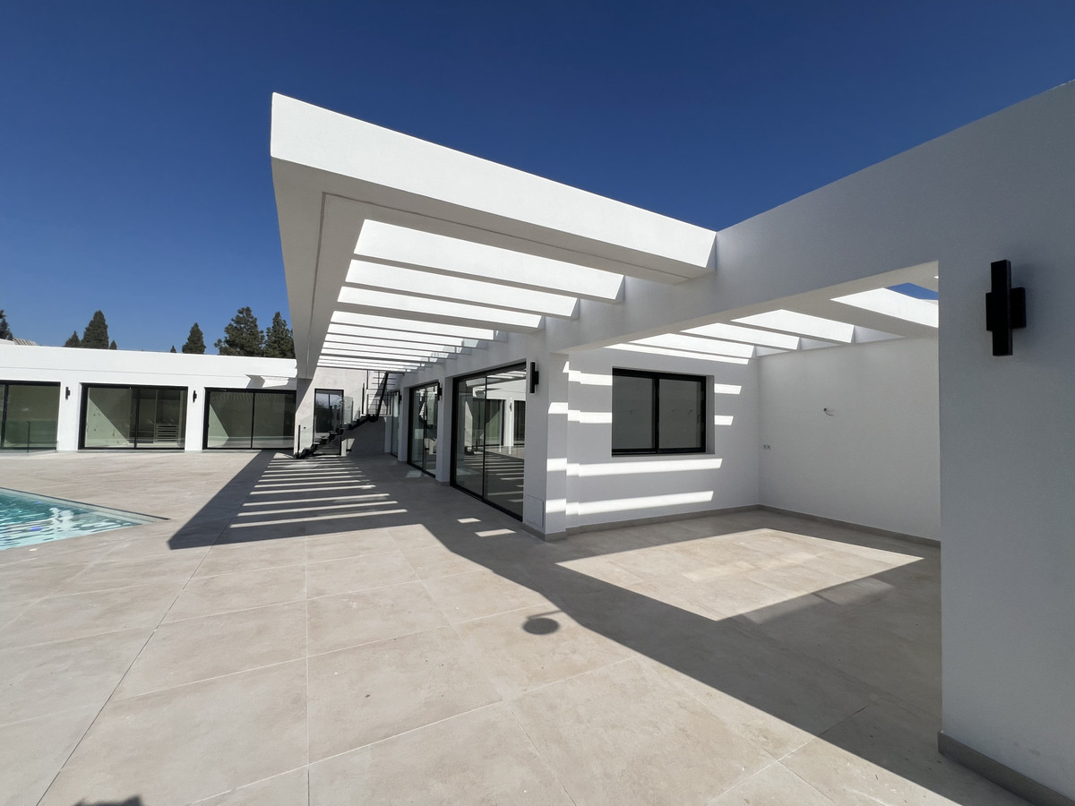 5 Bed Townhouse for sale in El Chaparral Costa Del Sol, Málaga, Spain