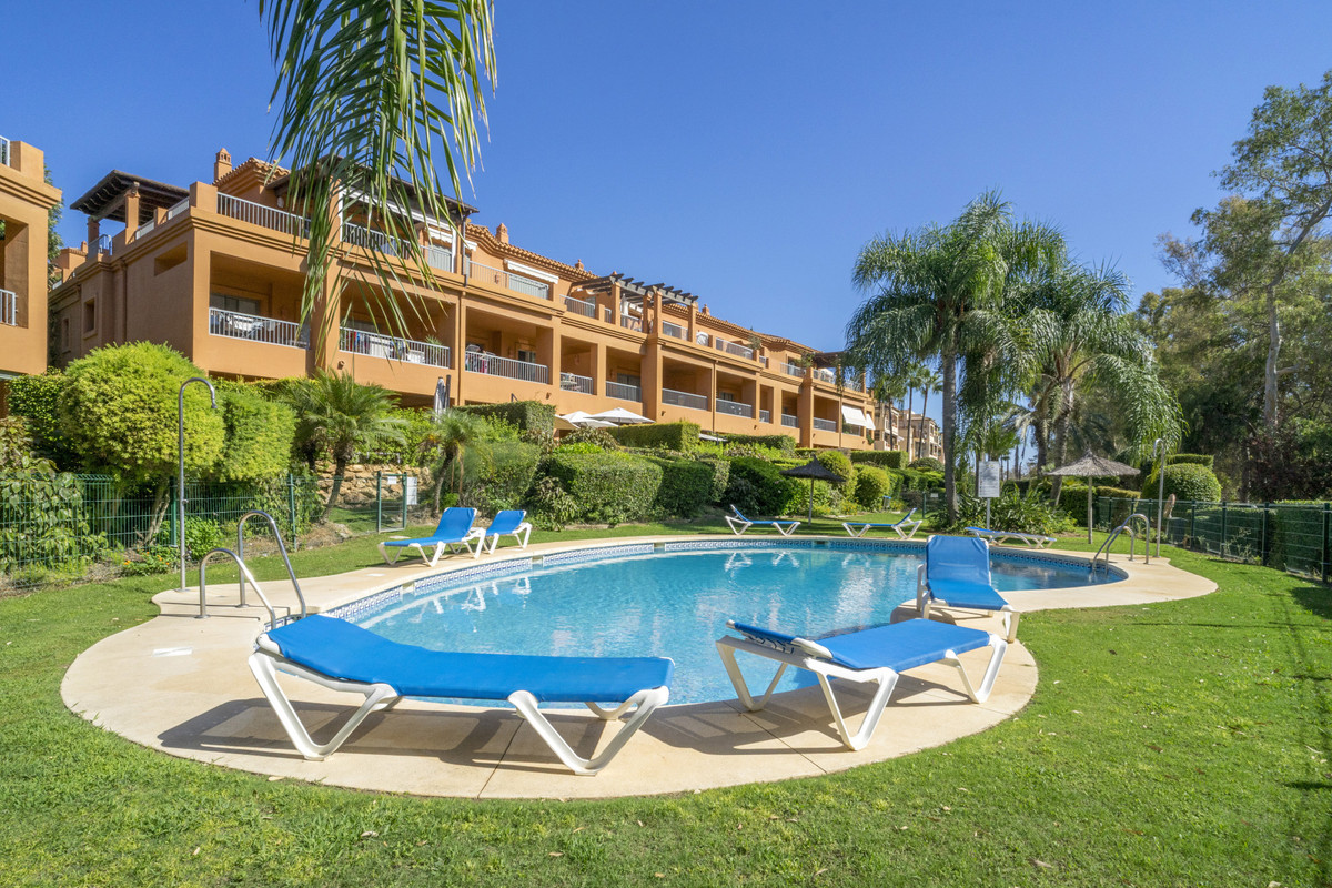 2 Bed Apartment for sale in Estepona Costa Del Sol, Málaga, Spain