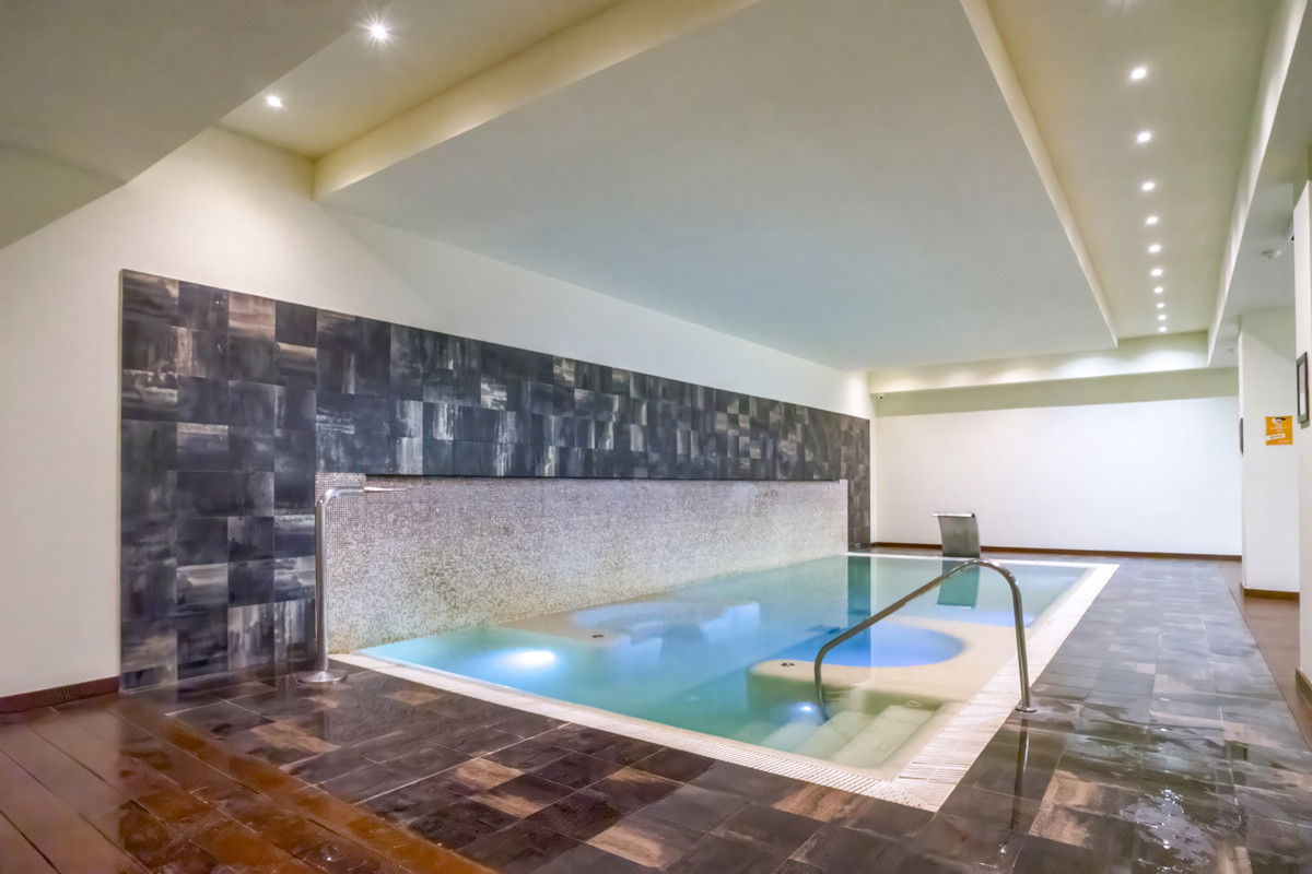 2 Bed Apartment for sale in Estepona Costa Del Sol, Málaga, Spain