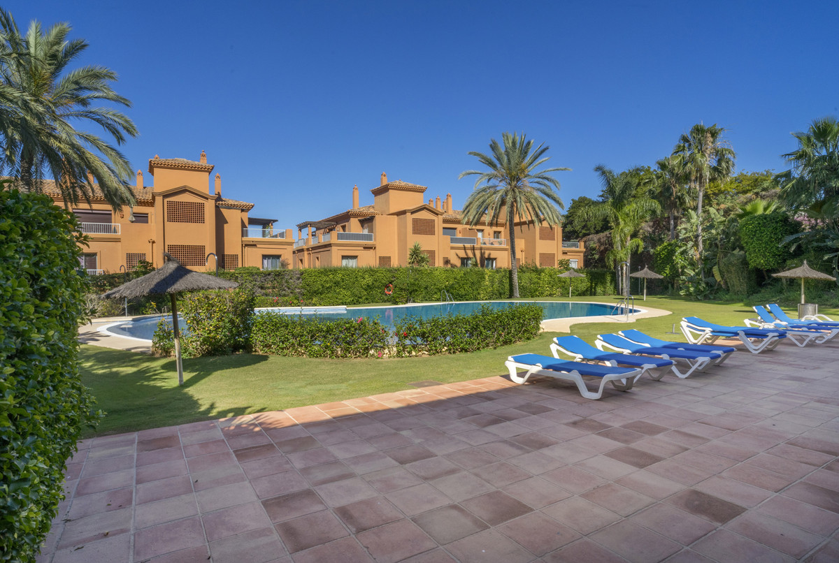 2 Bed Apartment for sale in Estepona Costa Del Sol, Málaga, Spain