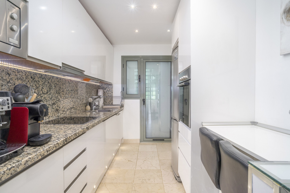 2 Bed Apartment for sale in Estepona Costa Del Sol, Málaga, Spain