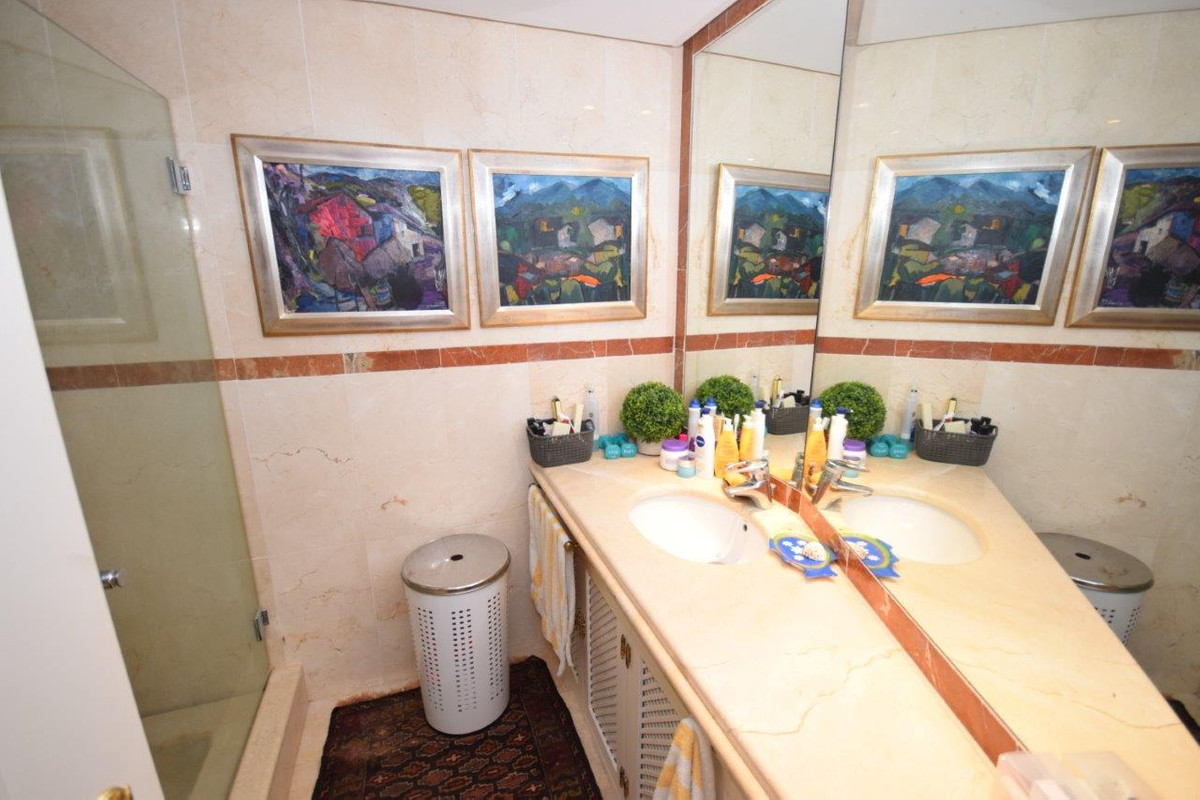Se vende Apartamento Planta Media de 3 dormitorios en Costa Del Sol, Málaga, España