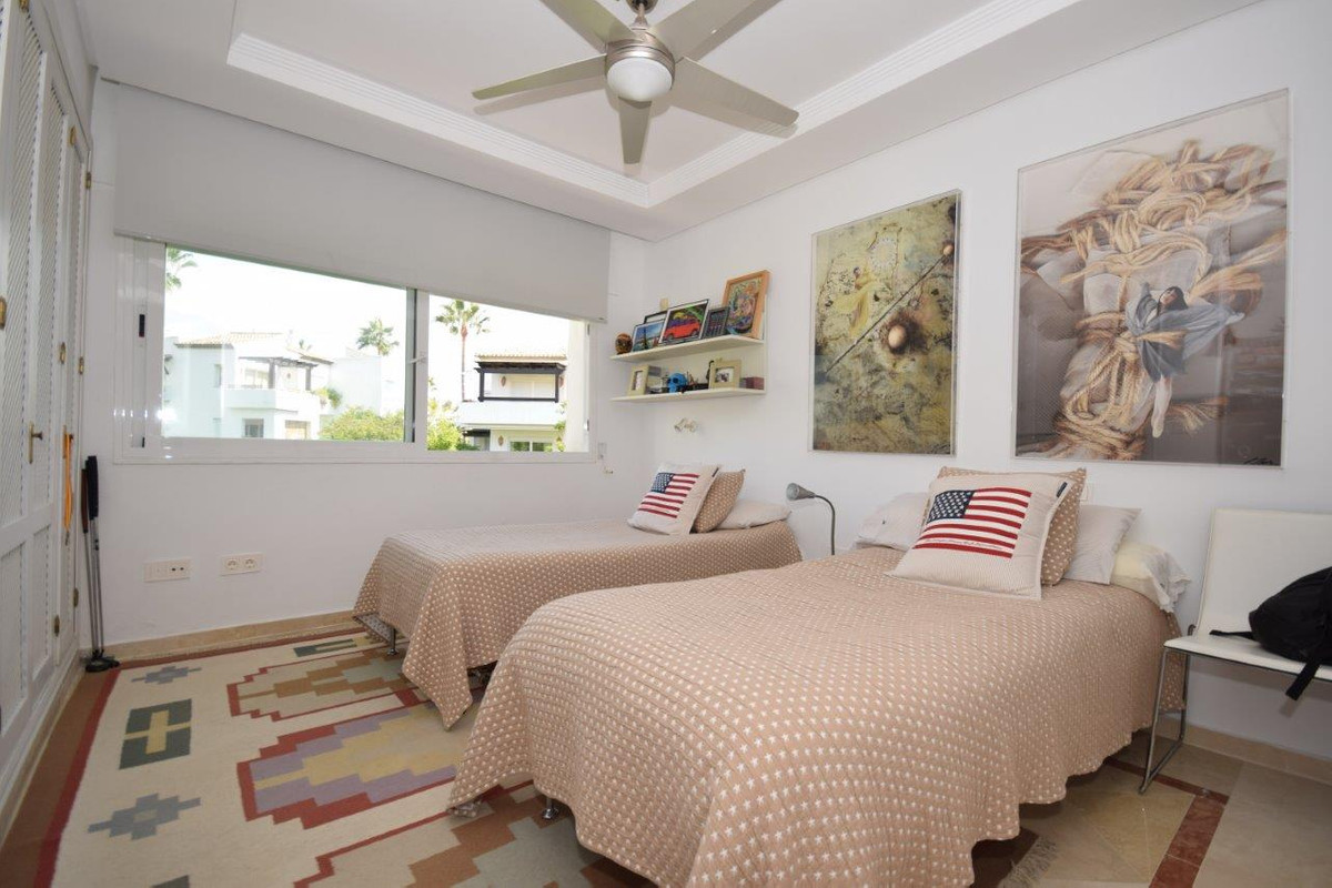 Se vende Apartamento Planta Media de 3 dormitorios en Costa Del Sol, Málaga, España
