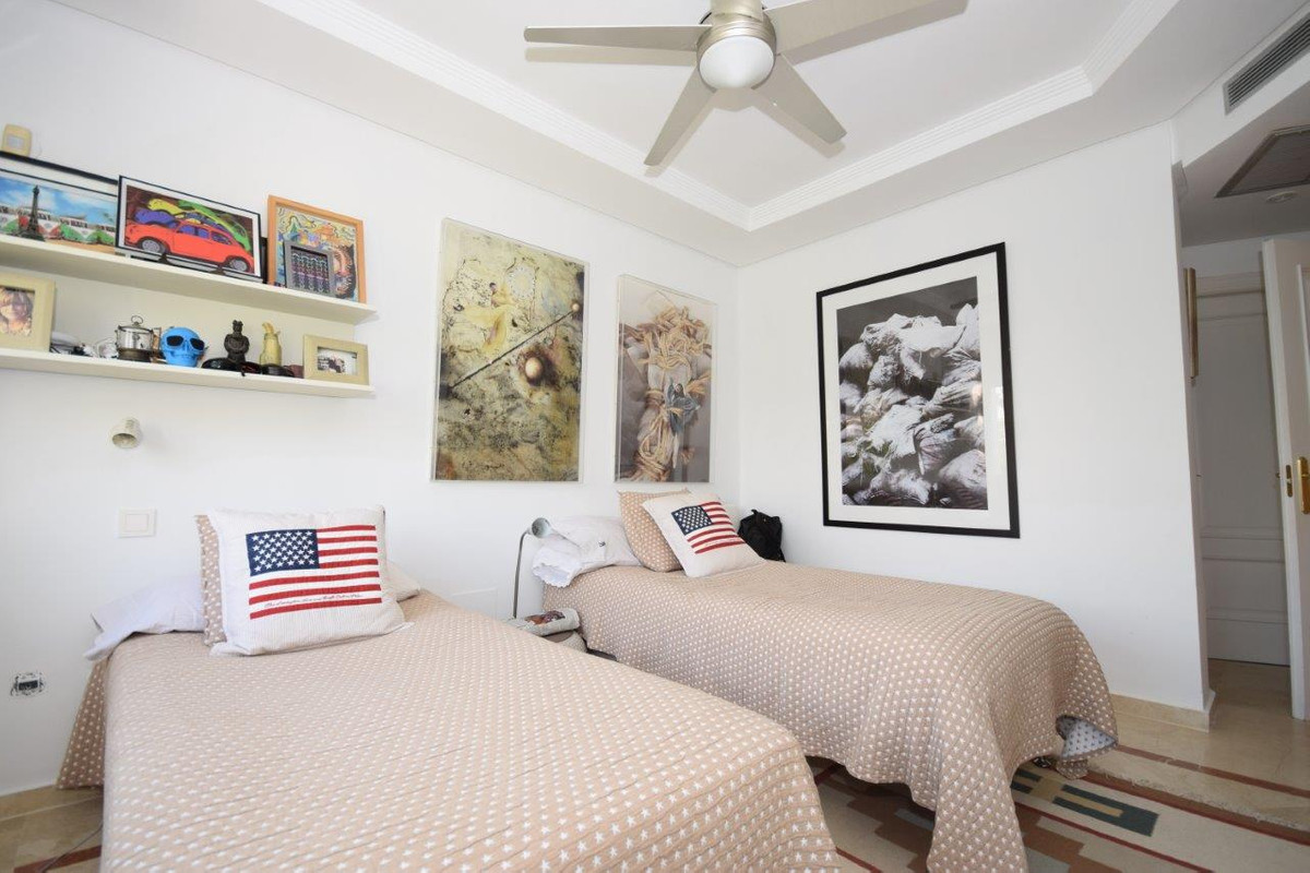 Se vende Apartamento Planta Media de 3 dormitorios en Costa Del Sol, Málaga, España