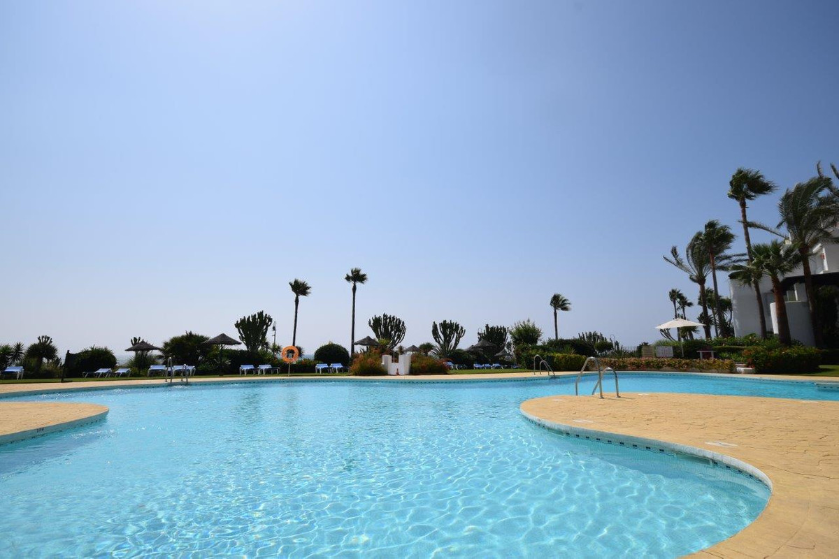 Se vende Apartamento Planta Media de 3 dormitorios en Costa Del Sol, Málaga, España