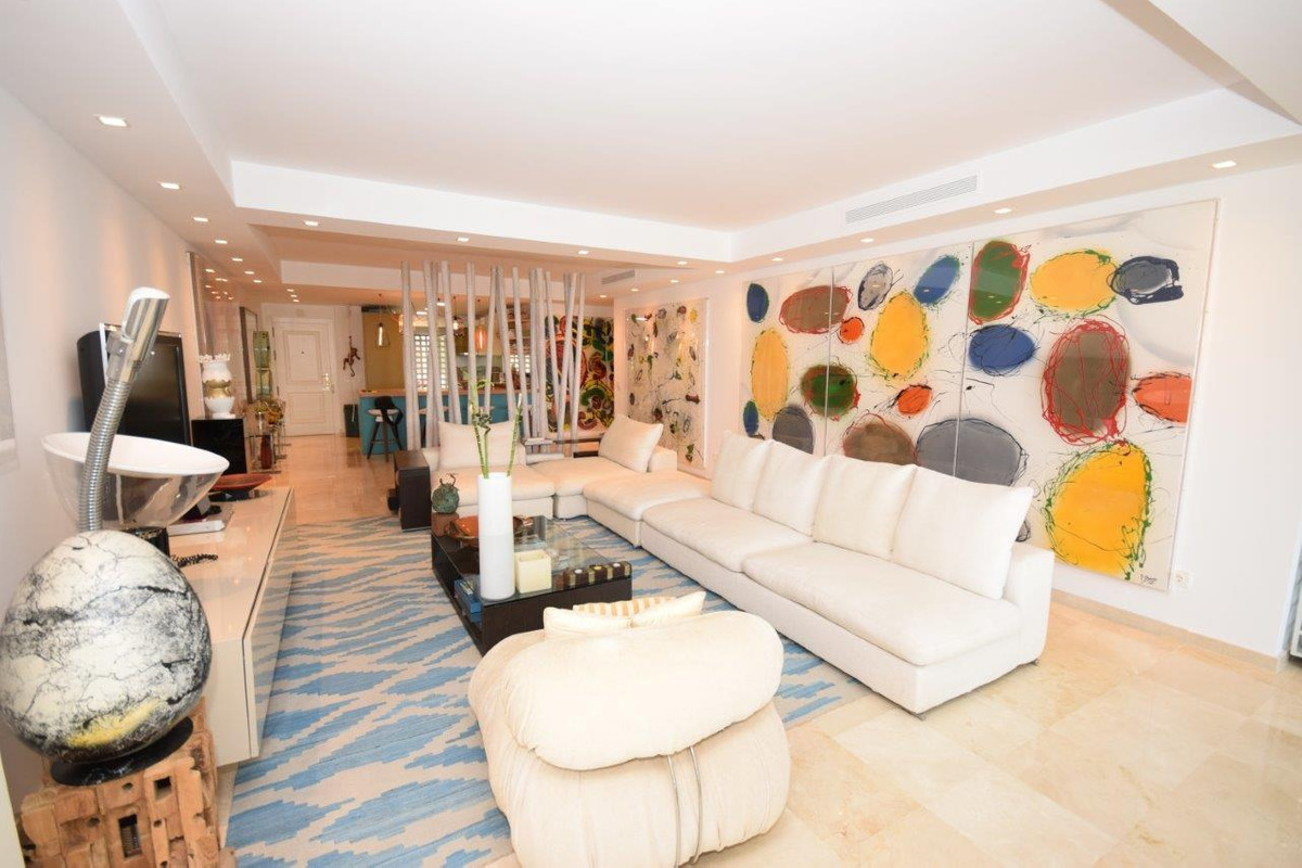 Se vende Apartamento Planta Media de 3 dormitorios en Costa Del Sol, Málaga, España
