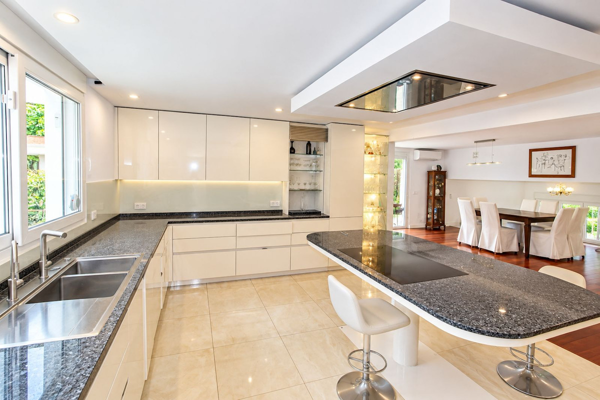 Villa for sale in El Rosario, Málaga, Spain